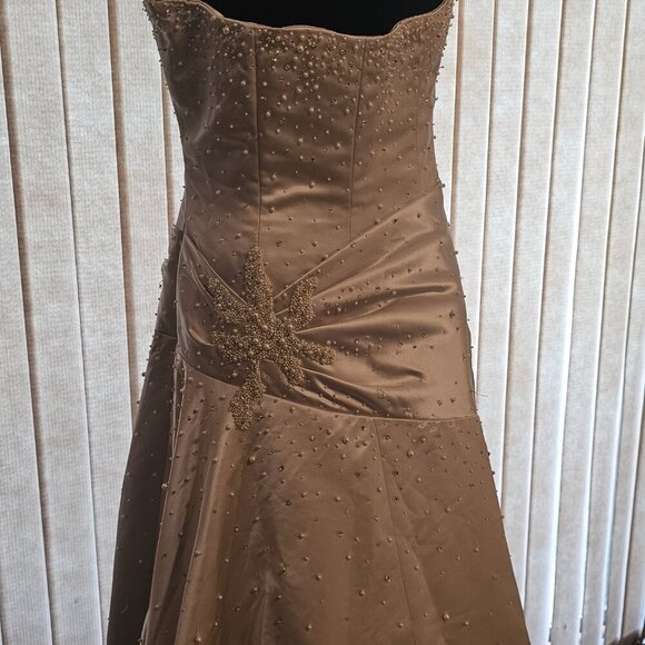 Golden Gate Bridal  Champagne Strapless Wedding Dress 16 - Picture 4 of 8